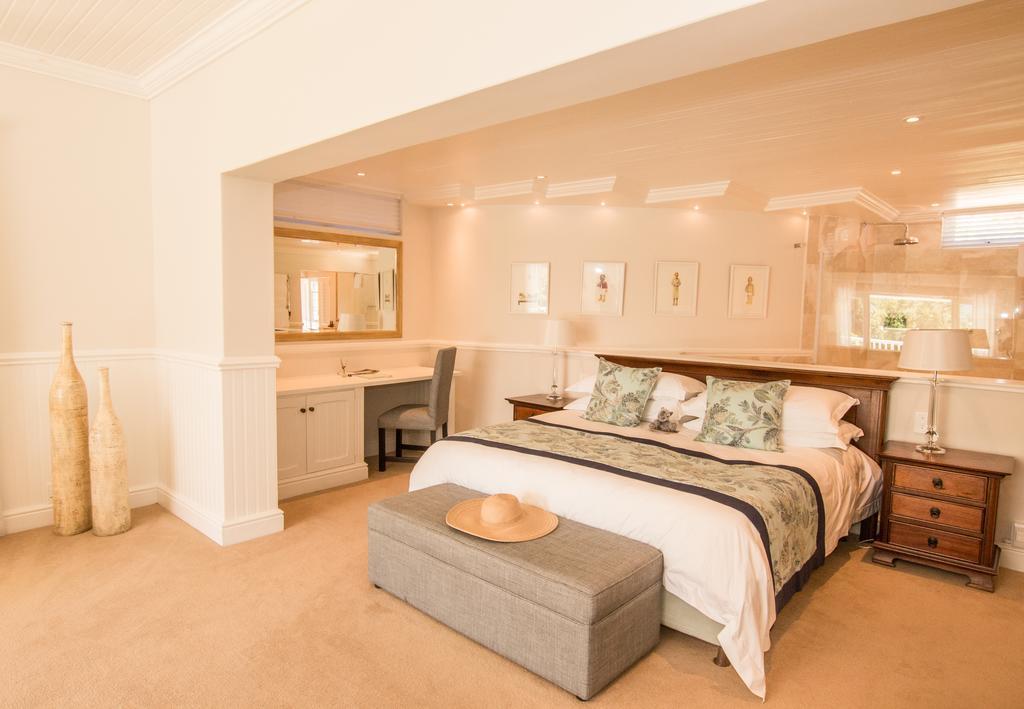 Bed & Breakfast 18 On Hillwood Cape Town