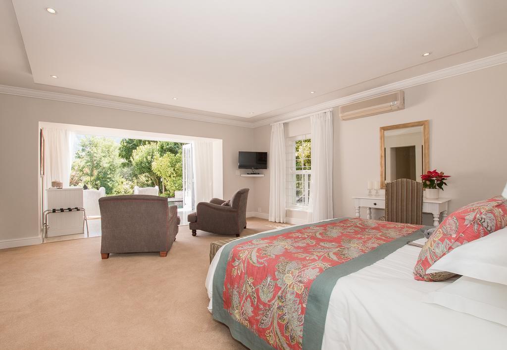 Bed & Breakfast 18 On Hillwood Cape Town