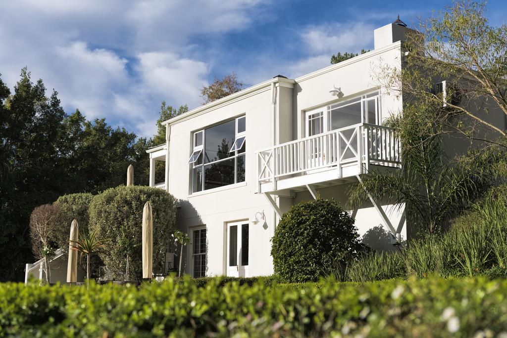 Bed & Breakfast 18 On Hillwood Cape Town