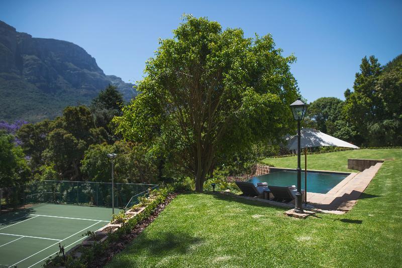Bed & Breakfast 18 On Hillwood 5*