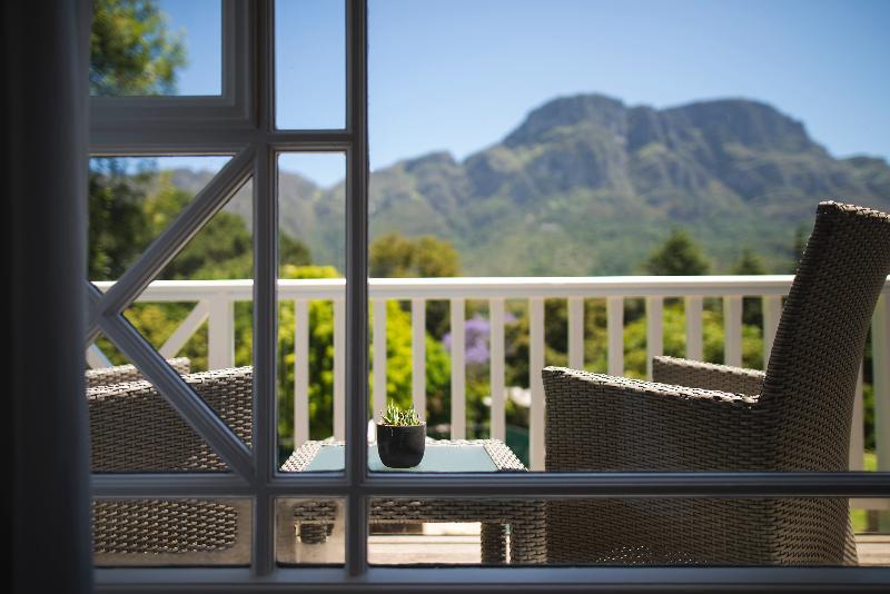 Bed & Breakfast 18 On Hillwood 5*