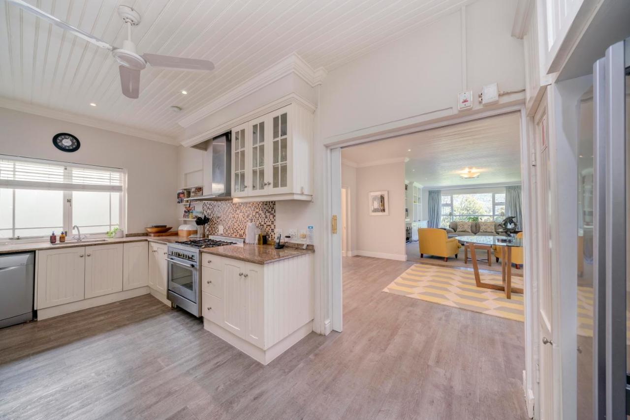 Bed & Breakfast 18 On Hillwood Cape Town